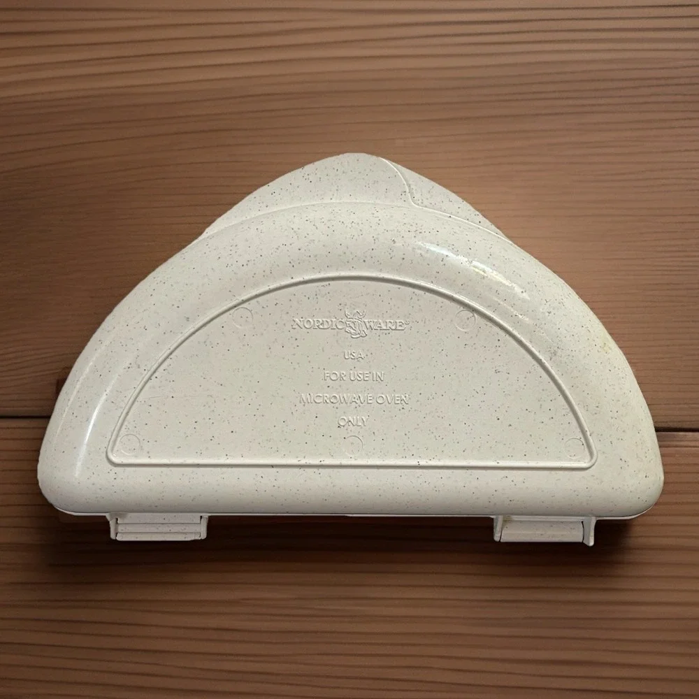 Nordic Ware Microwave Omelet Pan Dish Microwavable Omelet Maker Made in USA